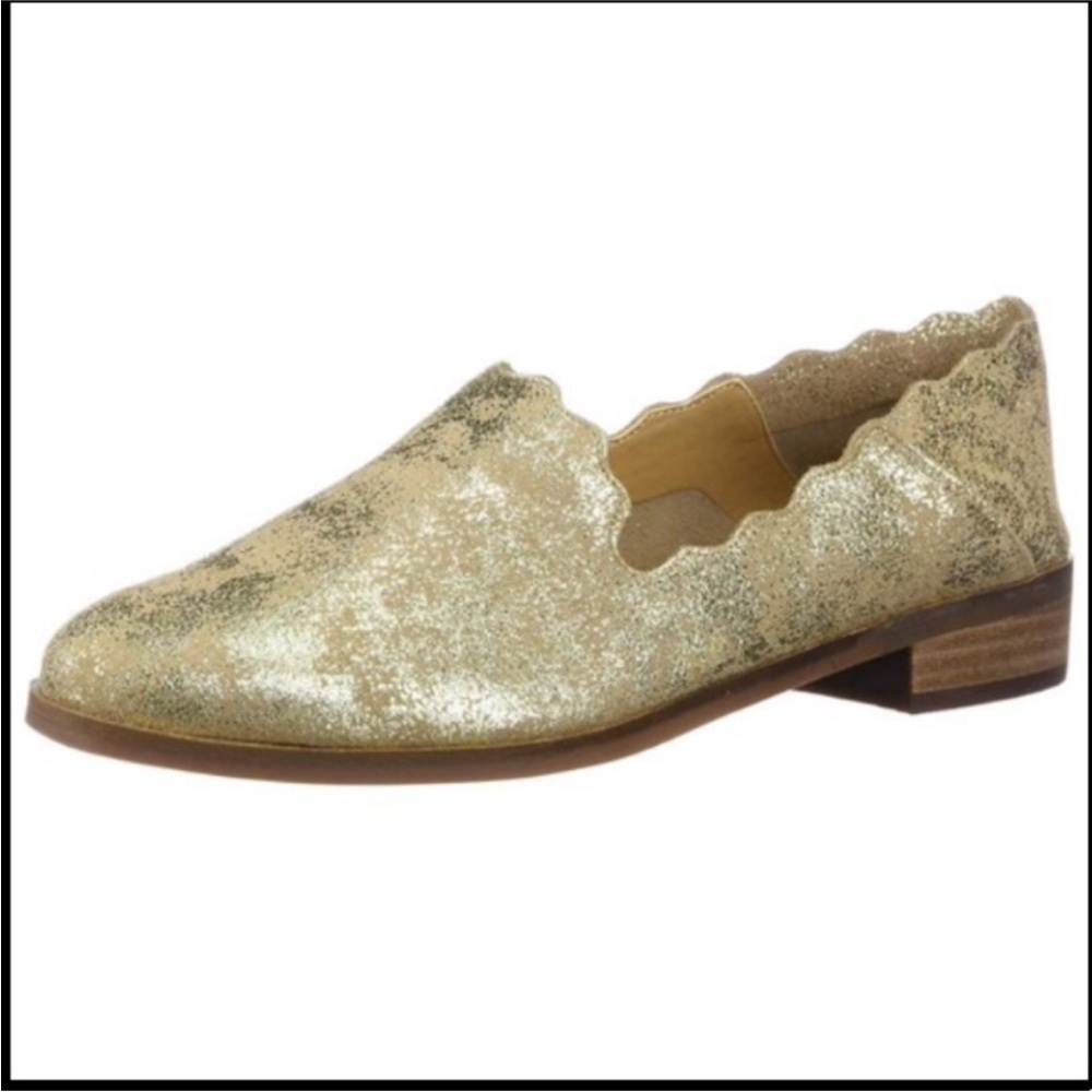 NWOT! Lucky brand Gold Scalloped loafers